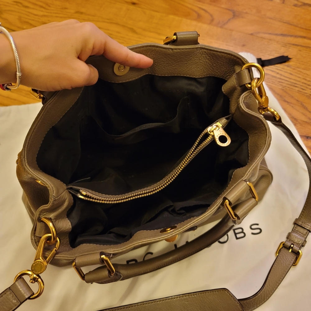 Handbag - Picture 2 of 9